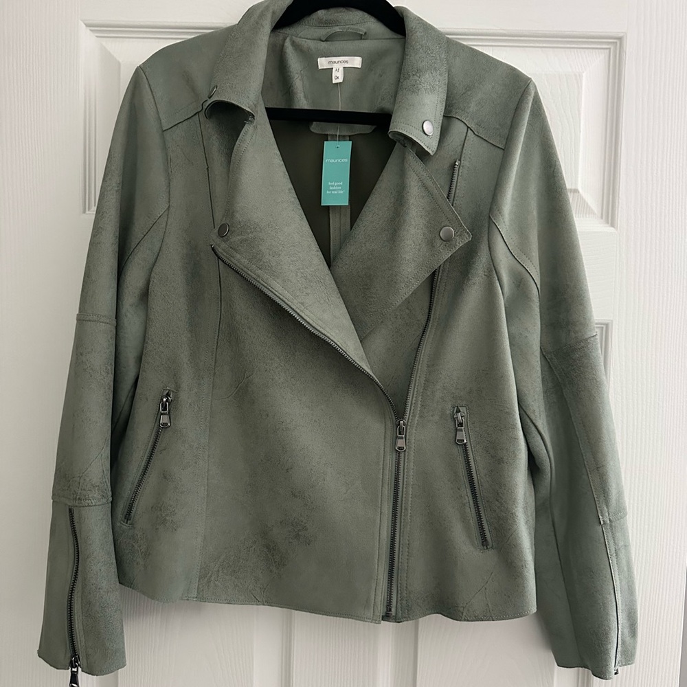CLOSET CLOSING - OFFERS WELCOME! 
Women's Green Jacket